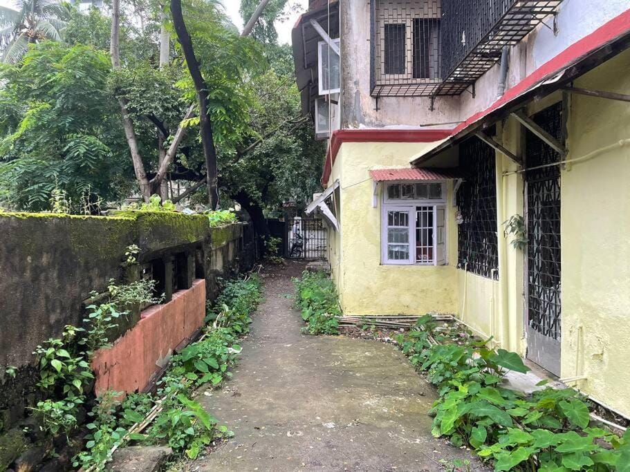 Independent Studio 25 Corner House Bandra west Apartment in Mumbai