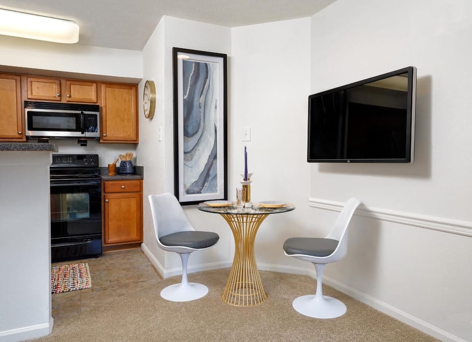 Wyndham 121 Bright, Airy 1br Apt , Parking, Pool Apartment in Hampton