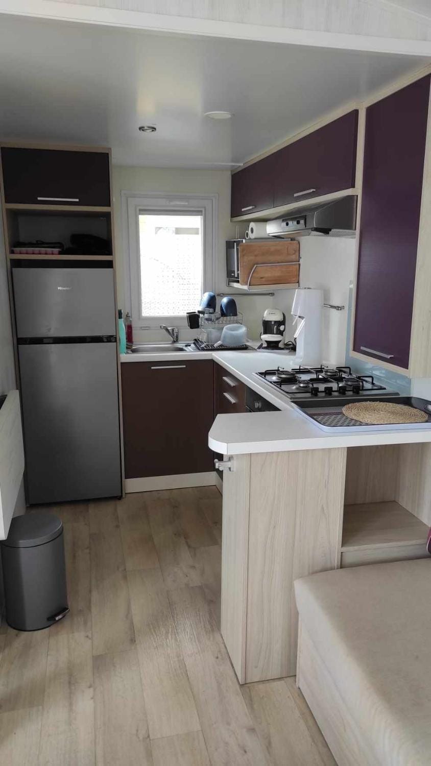 Kitchen or kitchenette, oven, stove