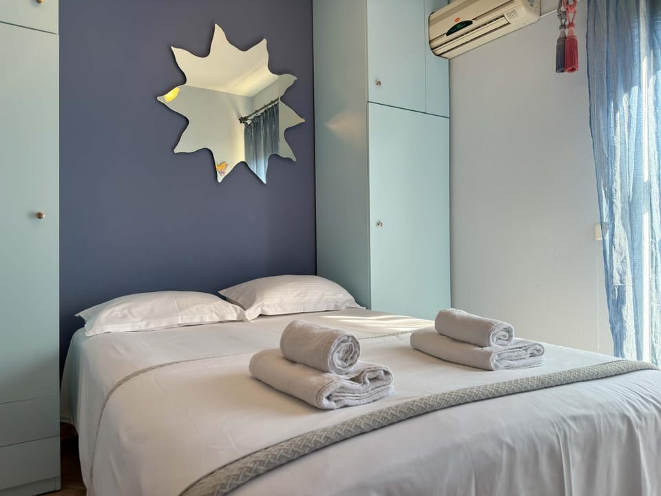 Bed, Photo of the whole room, Bedroom, towels, air conditioner