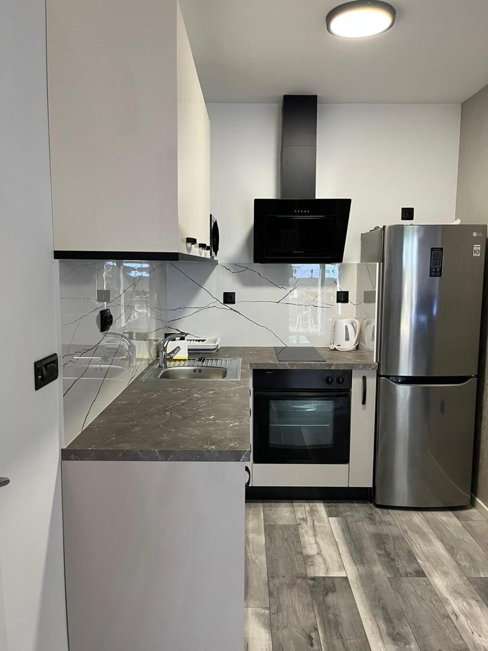 Kitchen or kitchenette, pet friendly, stove