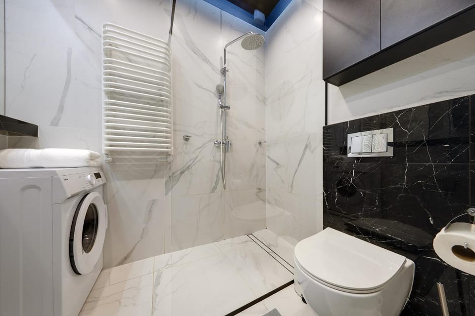 Shower, Toilet, Bathroom, Bath, towels, washing machine, dryer