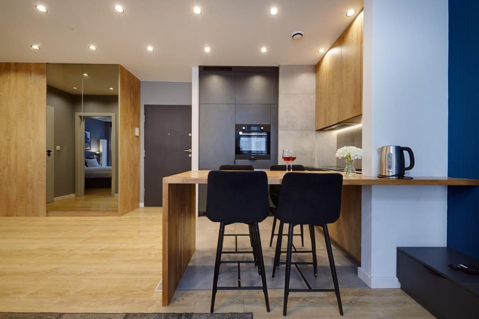 Coffee/tea facilities, Kitchen or kitchenette, Dining area, minibar