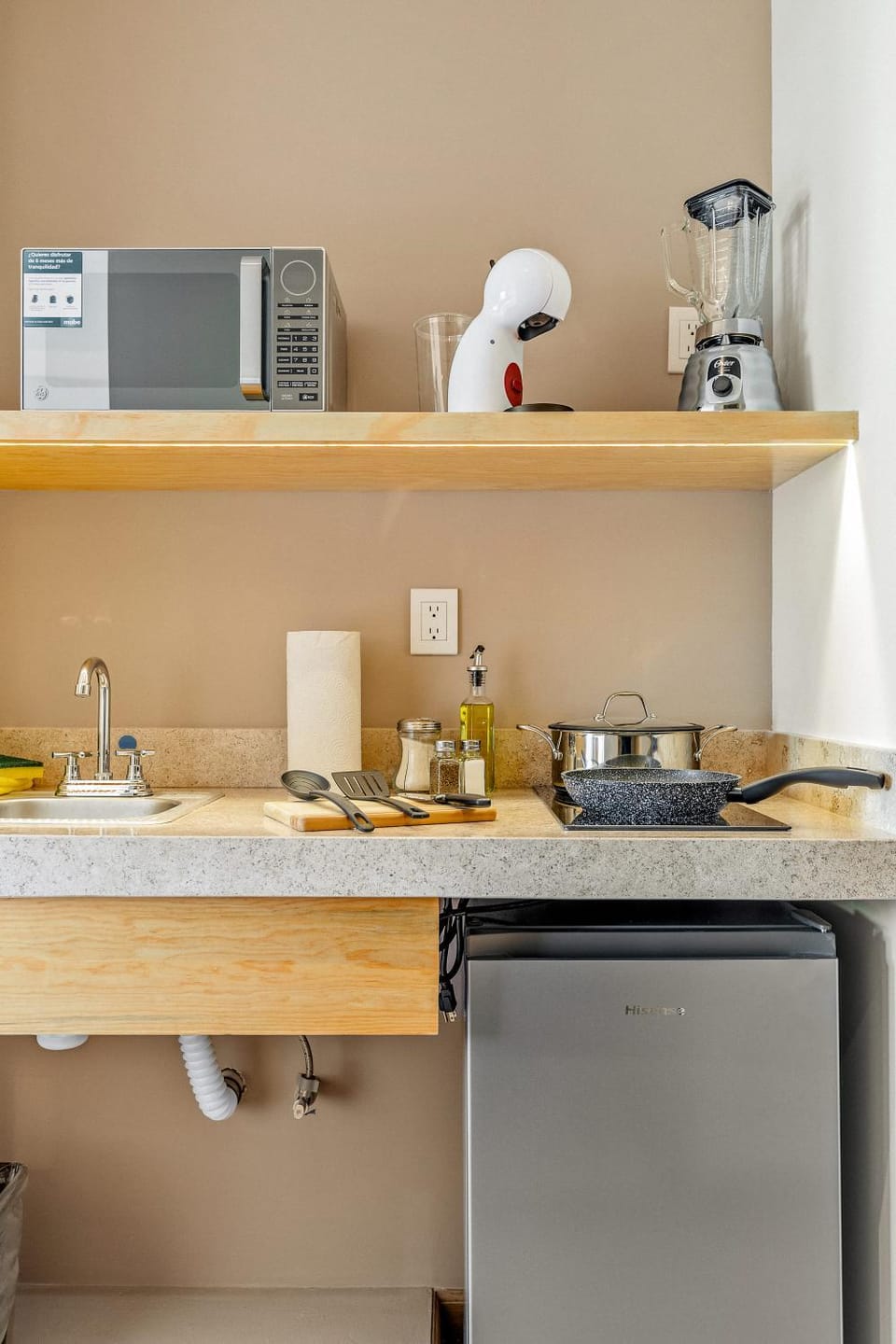 Coffee/tea facilities, Kitchen or kitchenette, oven