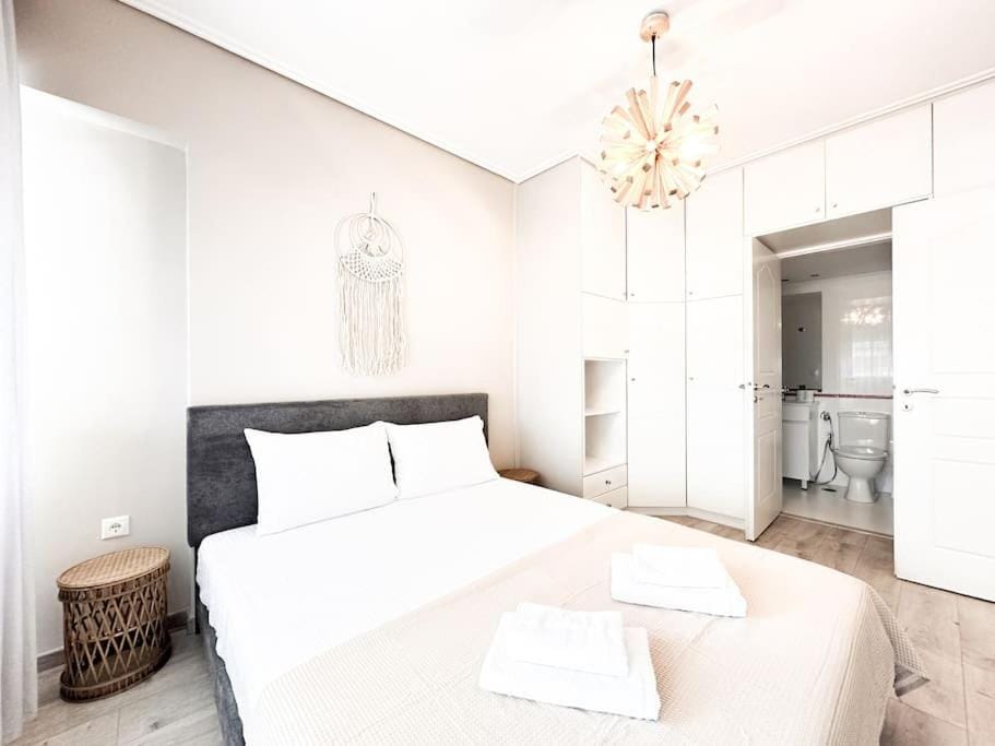 Pame Rentals - Chic Alimos Home, 5 Min Walk to the Beach Apartment in Alimos