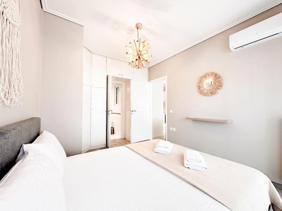 Pame Rentals - Chic Alimos Home, 5 Min Walk to the Beach Apartment in Alimos