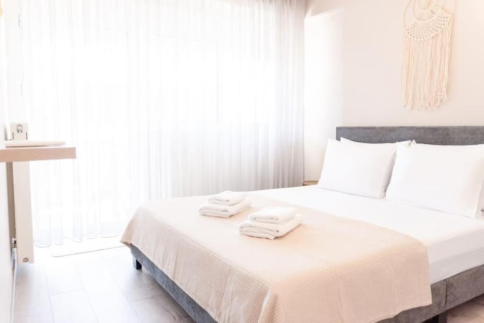 Pame Rentals - Chic Alimos Home, 5 Min Walk to the Beach Apartment in Alimos