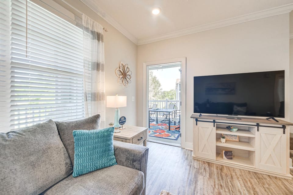 Gorgeous Calabash Condo w/ Balcony & Pool Access! House in South Carolina