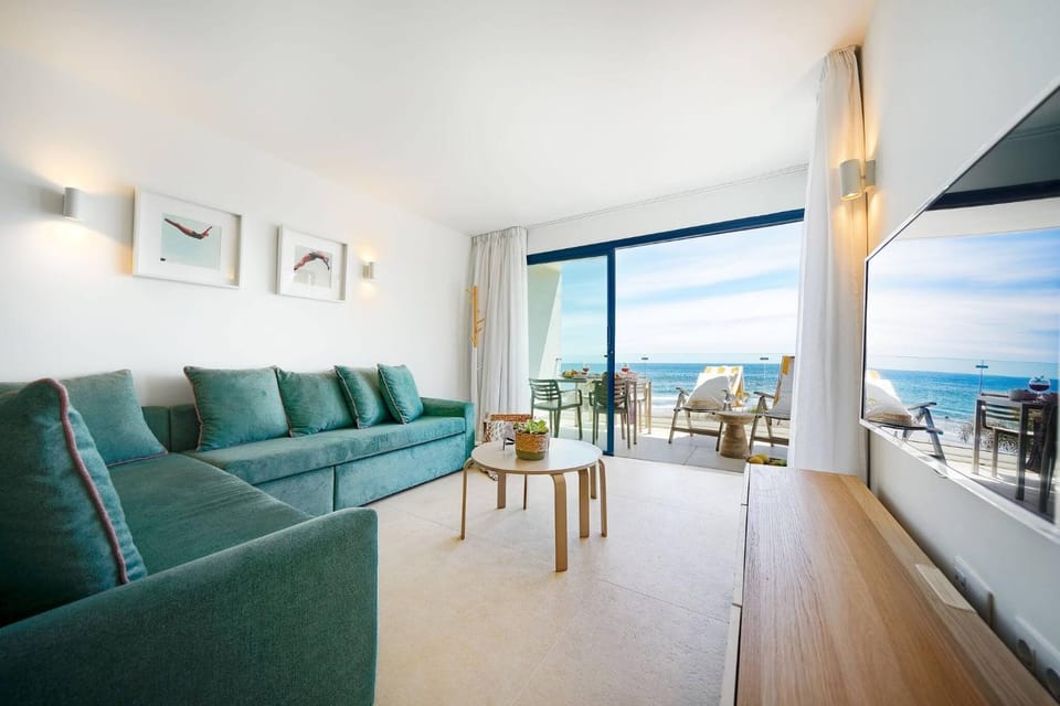 Communal lounge/ TV room, Living room