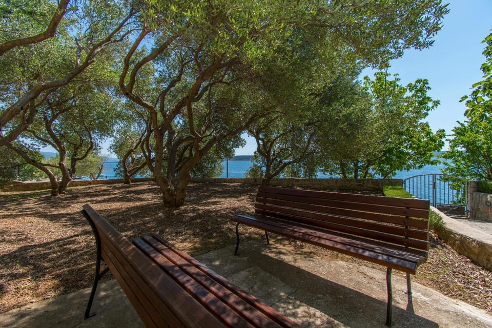 Property building, Seating area
