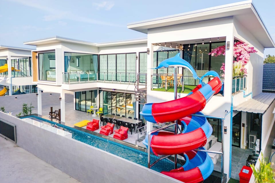 Communal lounge/ TV room, Day, Children play ground, Evening entertainment, Pool view, Swimming pool