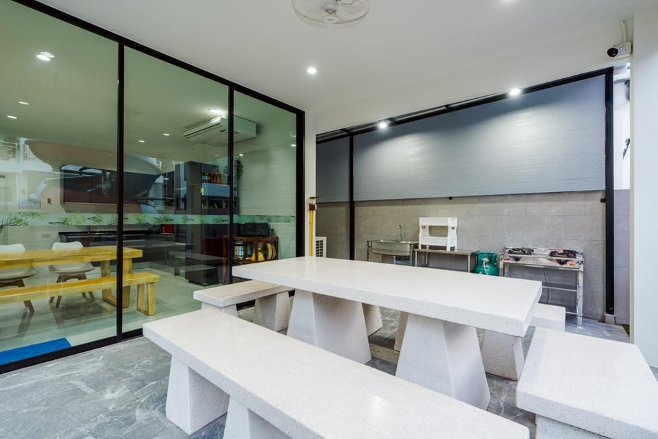 Kitchen or kitchenette, Dining area, minibar