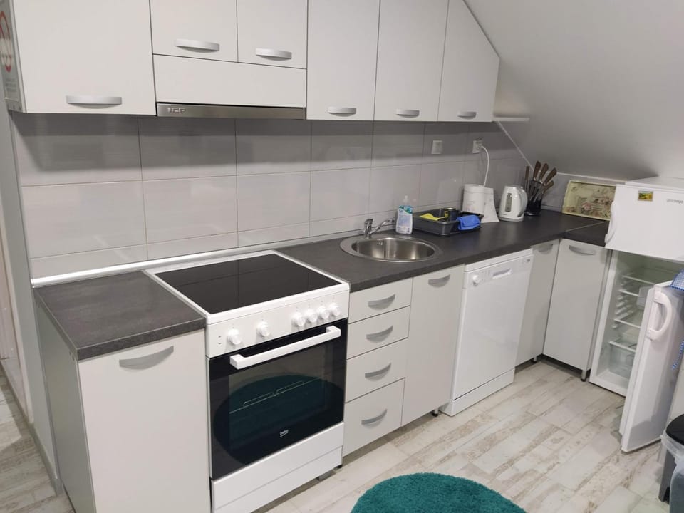 Coffee/tea facilities, Kitchen or kitchenette, dishwasher, oven, pet friendly, stove, toaster