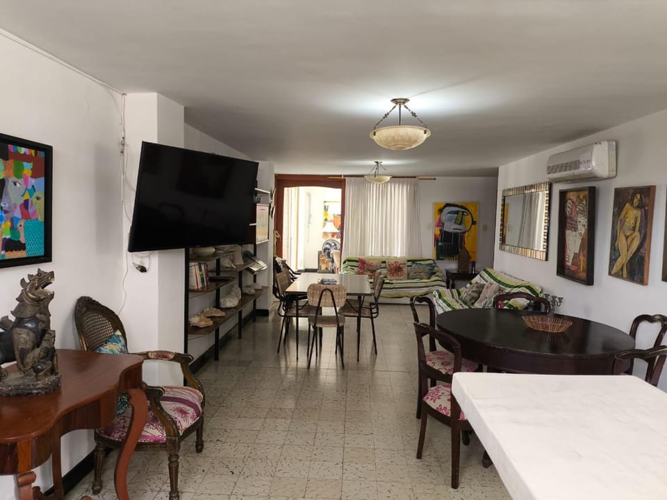 Seating area, Dining area