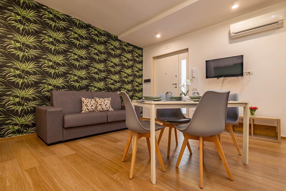 Living room, Seating area, Dining area, air conditioner