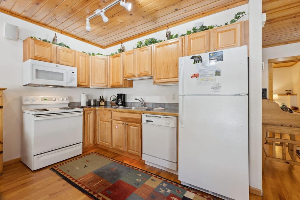 Bugle Pointe B14 by Estes Park Condos Apartment in Estes Park