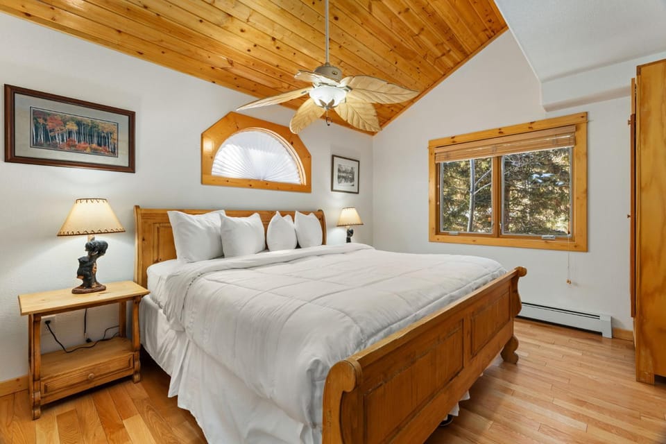 Bugle Pointe B21 by Estes Park Condos Apartment in Estes Park