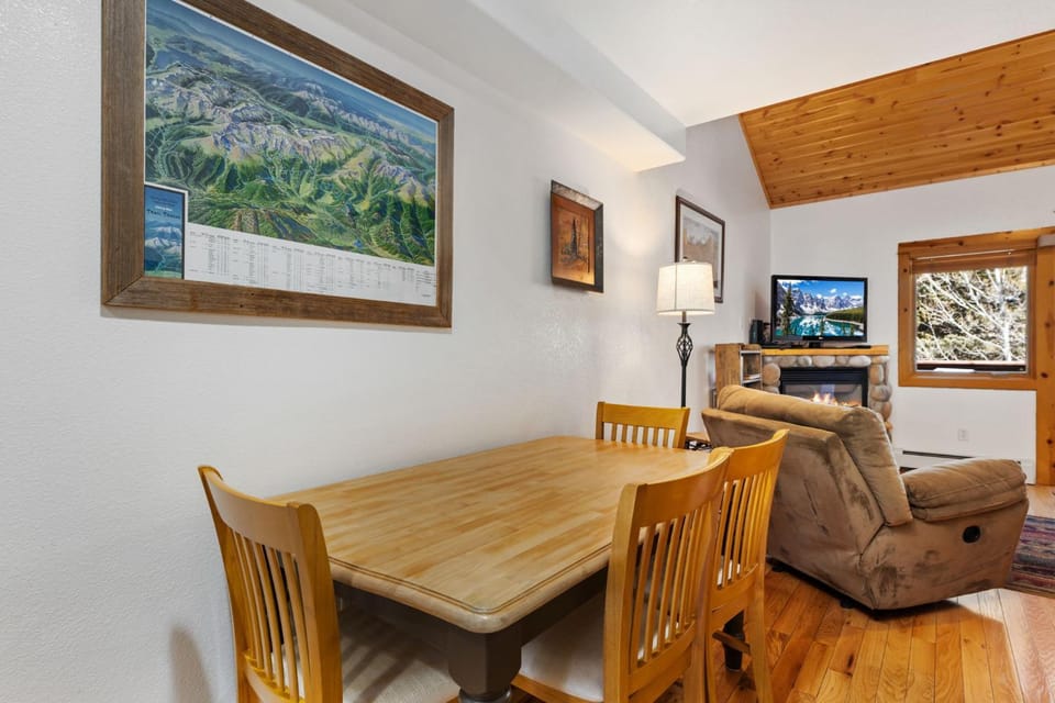 Bugle Pointe B21 by Estes Park Condos Apartment in Estes Park