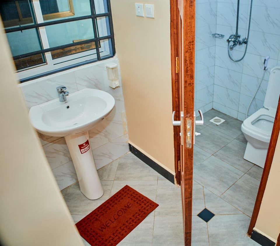 Shower, Toilet, Bathroom, bidet, towels