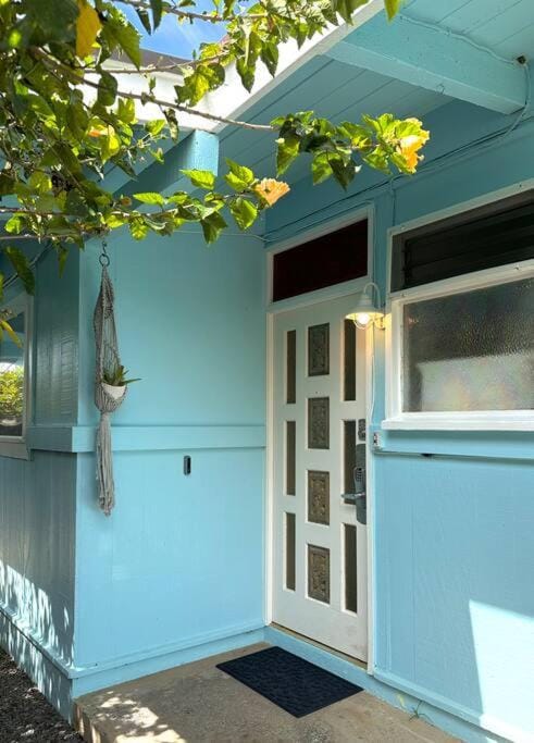 Moeʻuhane Kai Beach Front Home House in Punaluu