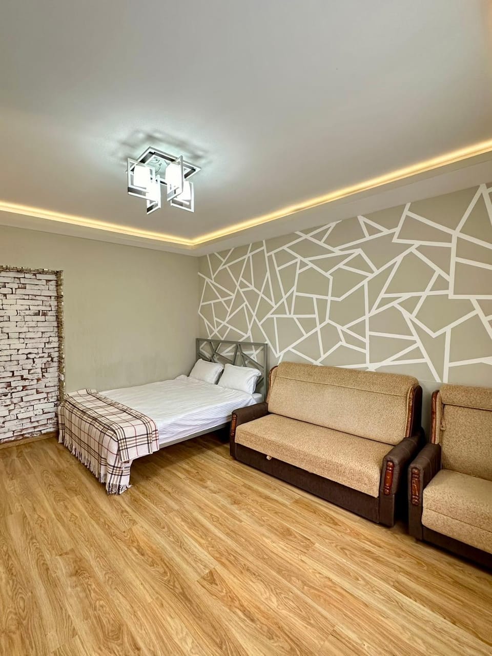 Bed, Living room, Photo of the whole room, Seating area, Bedroom