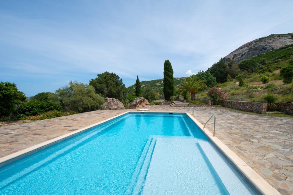 Maisonnette en plein maquis vue splendide à 5 min du centre et de la plage Apartment in Calvi