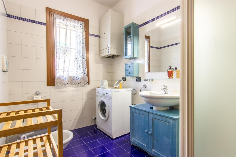 Shower, Bathroom, washing machine