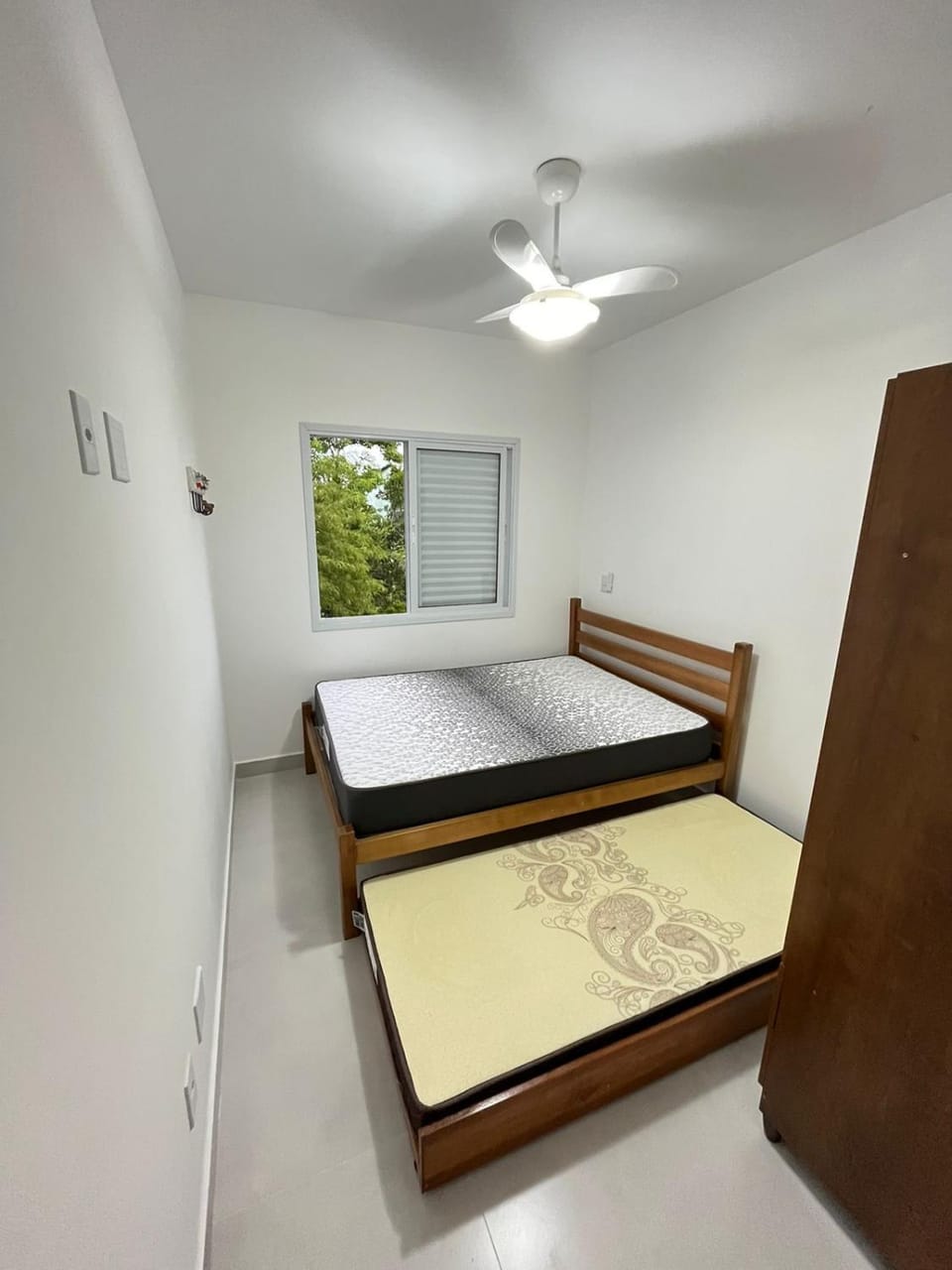 Bed, View (from property/room), Photo of the whole room, Bedroom, City view, Garden view, Mountain view, Sea view, Quiet street view