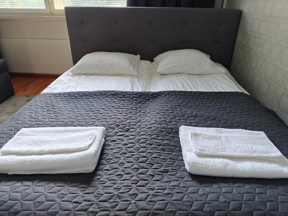 Bed, Photo of the whole room, towels