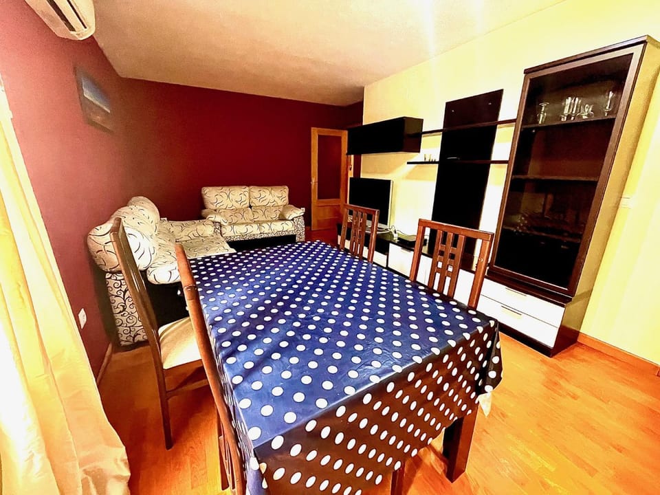 Communal lounge/ TV room, TV and multimedia, Living room, Photo of the whole room, Dining area, air conditioner
