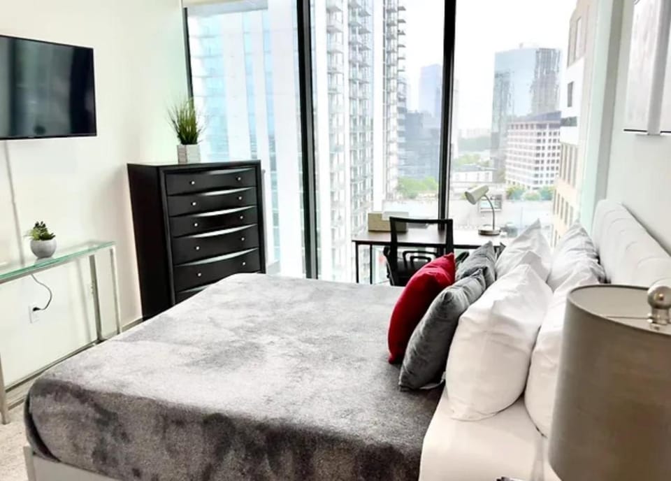 Ruby Retreat Elegance & Comfort Pool Workout Apartment in Buckhead