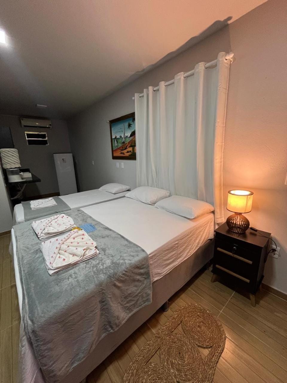 Bed, TV and multimedia, Photo of the whole room, towels
