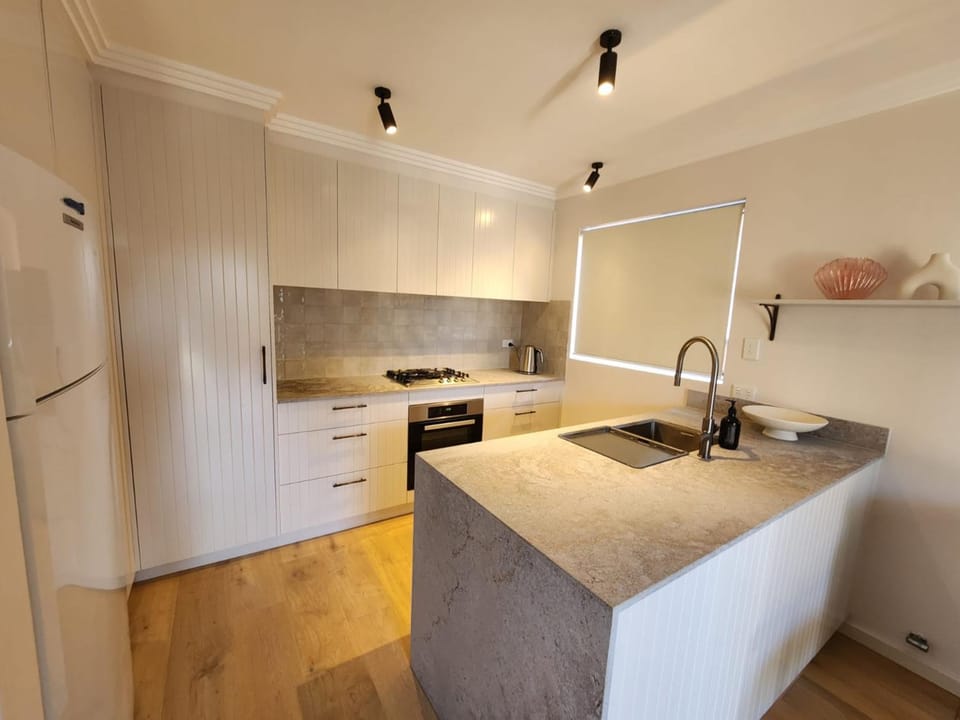 microwave, stove, toaster, kitchen