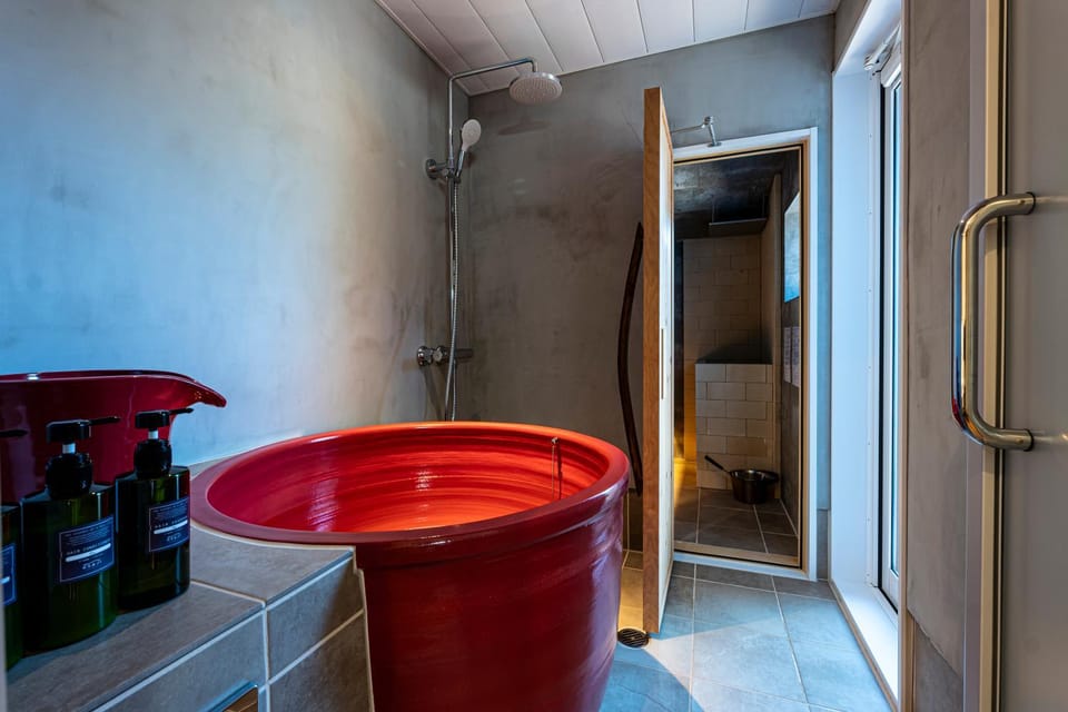 Hot Tub, Bath
