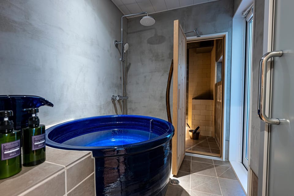Hot Tub, Bath