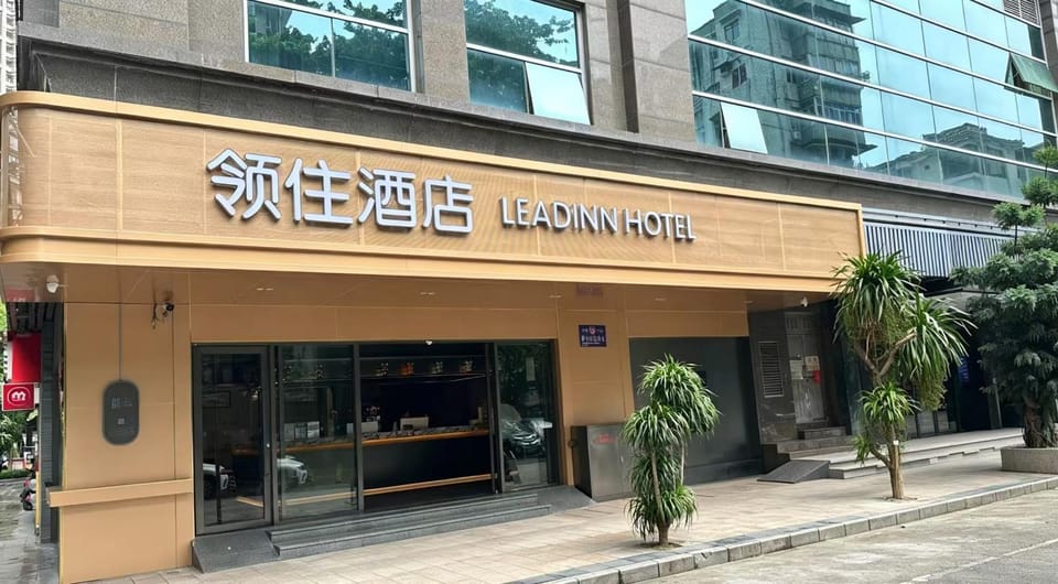 LINGZHU Hotel Guangzhou Donghu Metro Station Pearl River Night Tour Dashatou Pier Shop Hotel in Guangzhou