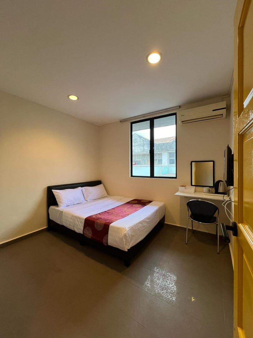 Bed, TV and multimedia, Photo of the whole room, Bedroom, air conditioner