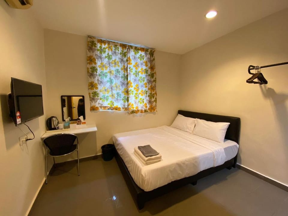 Communal lounge/ TV room, Bed, Photo of the whole room, Bedroom