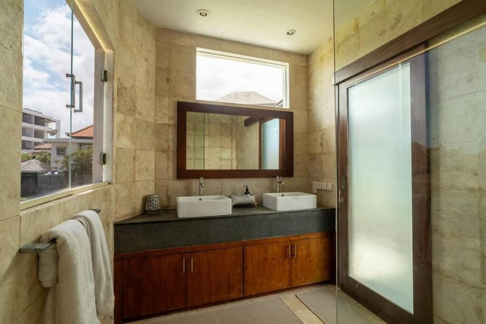Ocean Breeze Villa -4BR villa in Canggu Villa in North Kuta