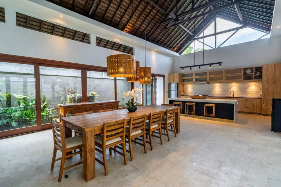Ocean Breeze Villa -4BR villa in Canggu Villa in North Kuta