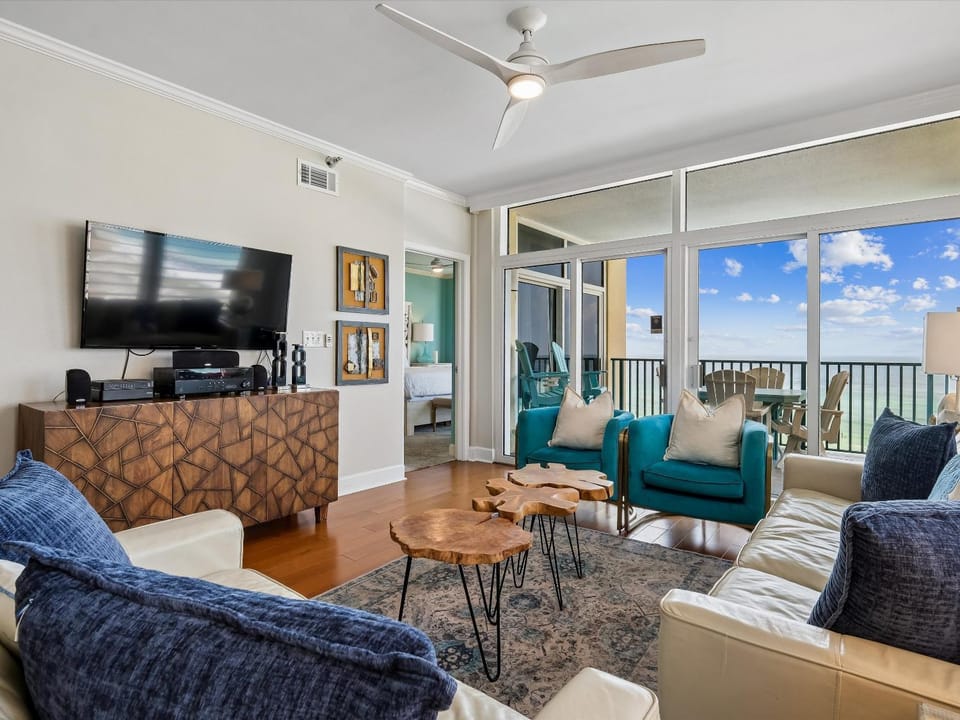 TV and multimedia, Balcony/Terrace, Living room, Seating area, Sea view, furniture