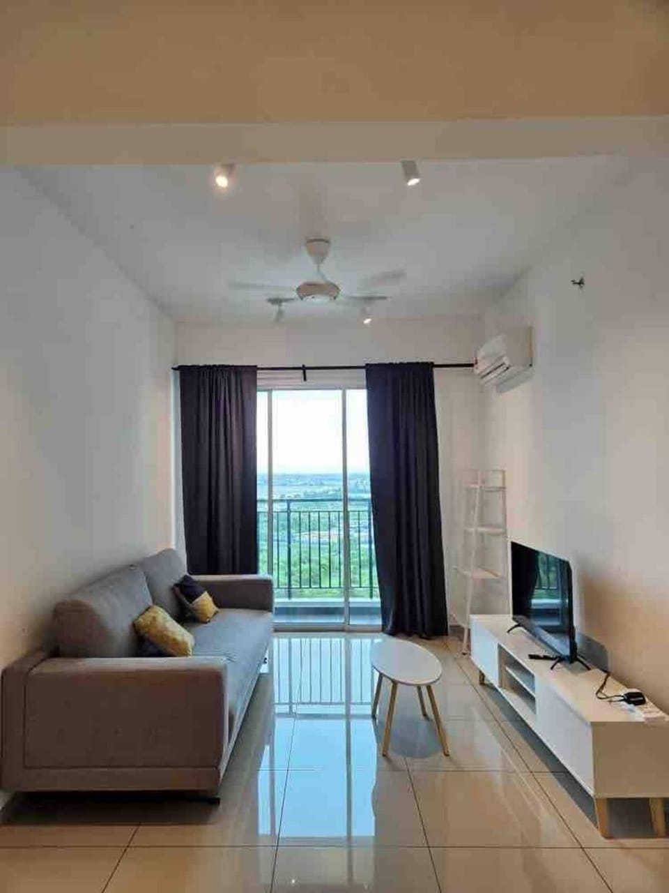 TV and multimedia, Living room, Photo of the whole room, Seating area, air conditioner