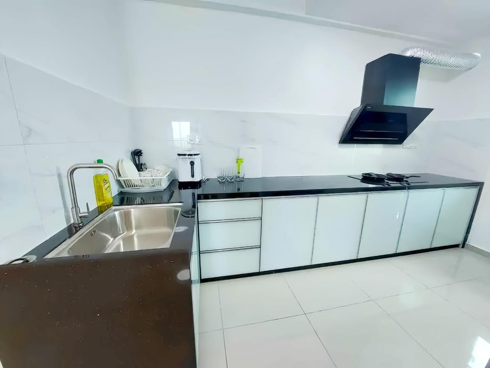 Kitchen or kitchenette, minibar, stove