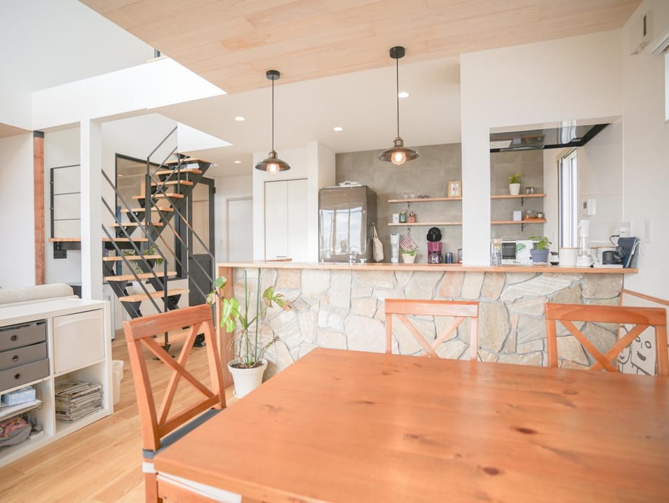 Kitchen or kitchenette, Seating area, Dining area