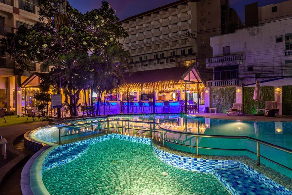 Property building, Restaurant/places to eat, Night, Lounge or bar, Swimming pool, Swimming pool