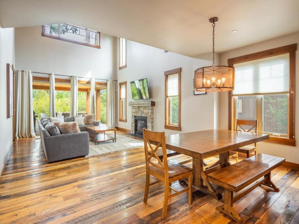 Central Location w/ Suncadia Pool Access House in Kittitas County