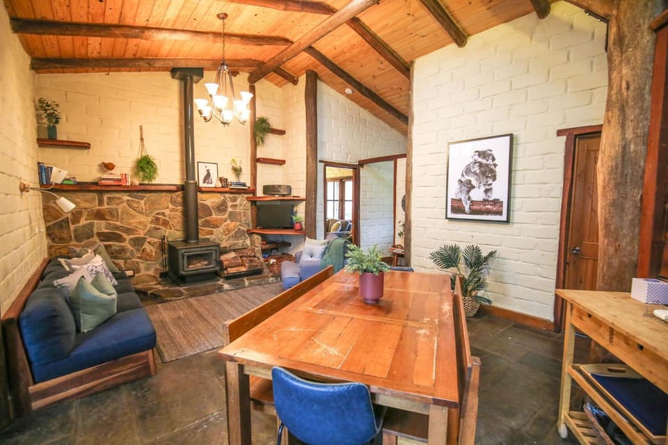 Living room, Seating area, Dining area, fireplace