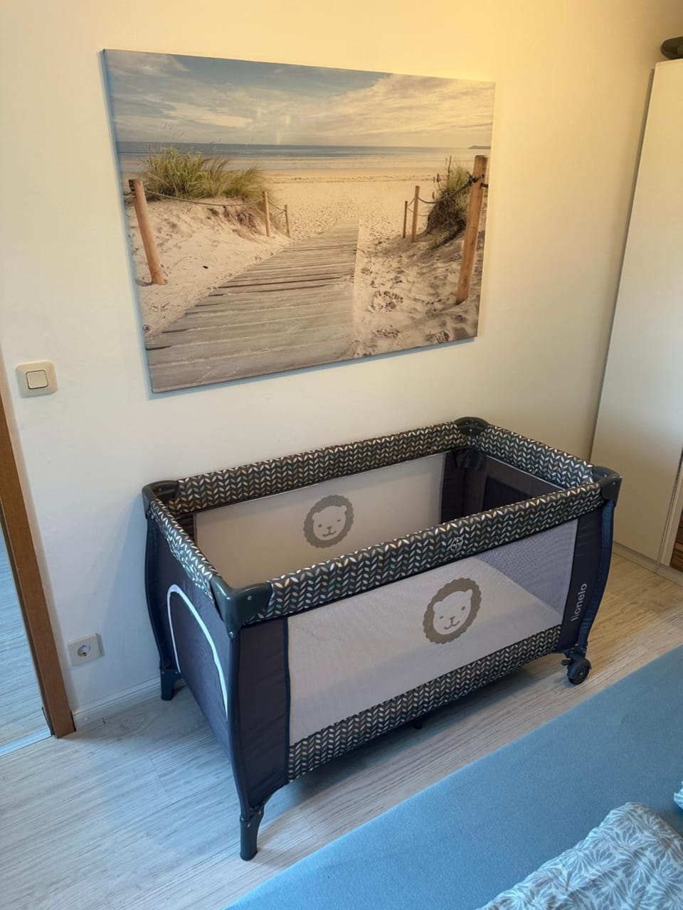 Bedroom, cot