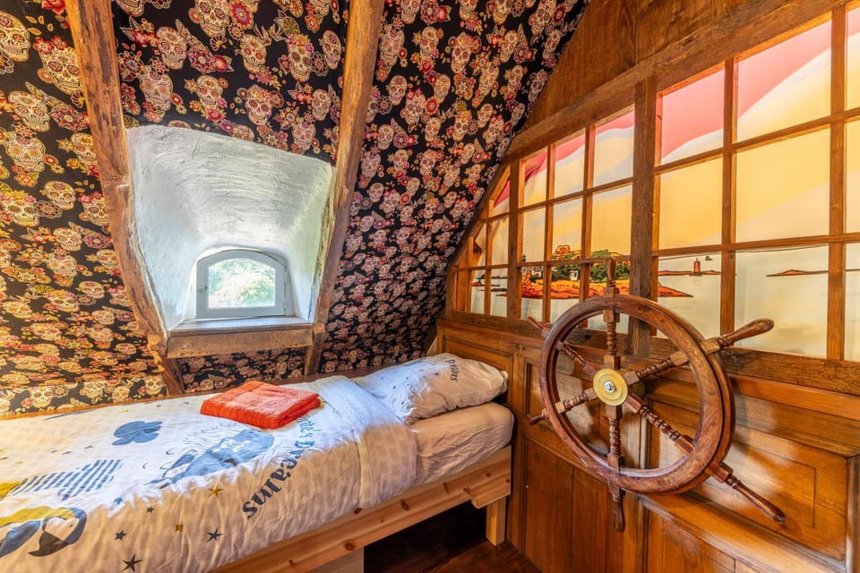 Bed, Decorative detail, Bedroom