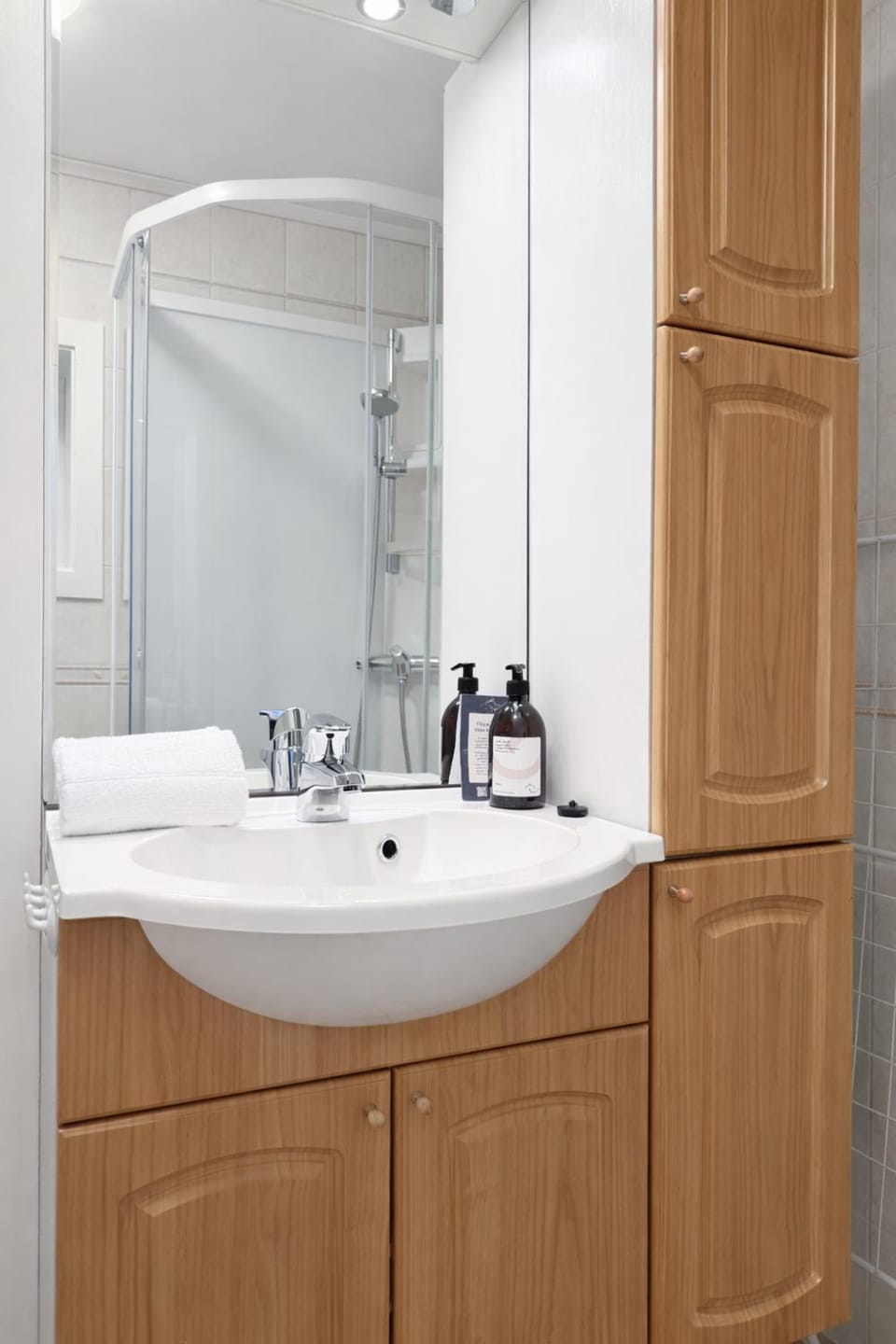 Bathroom, towels
